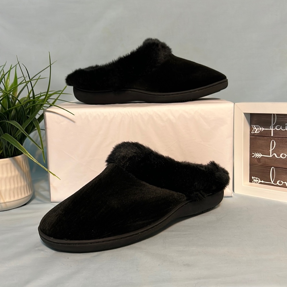 Isotoner Faux Fur Black Slippers Size 7.5-8